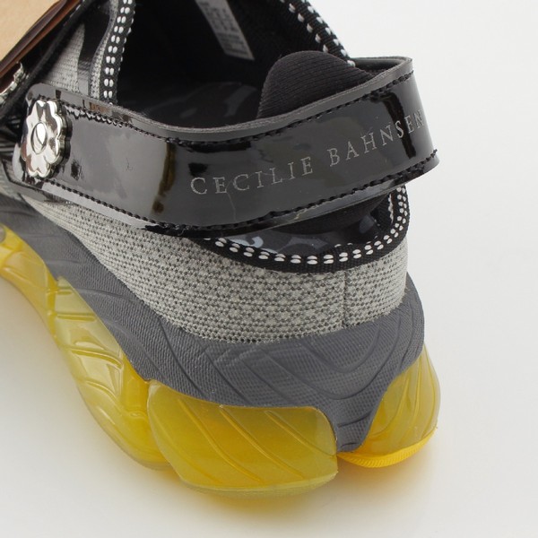 セシリーバンセン Cecilie Bahnsen × アシックス ASICS GEL-QUANTUM 360 VIII ロートップ スニーカー  ストラップサンダル 1203A638.021 シルバー ブラック 24 中古 通販 retro レトロ