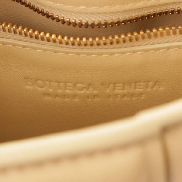 ボッテガ ヴェネタ(Bottega Veneta) パデット カセット レザー