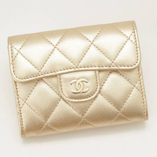 シャネル(Chanel) ラムスキン マトラッセ 二つ折り財布 A31504 