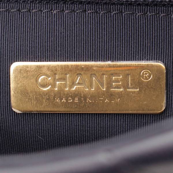シャネル(Chanel) 19 ラムスキン マトラッセ チェーン ショルダー 