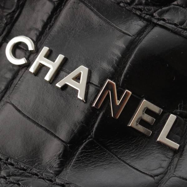 シャネル(Chanel) 19A ロゴ パール クロコ型押し レザー ハイカット