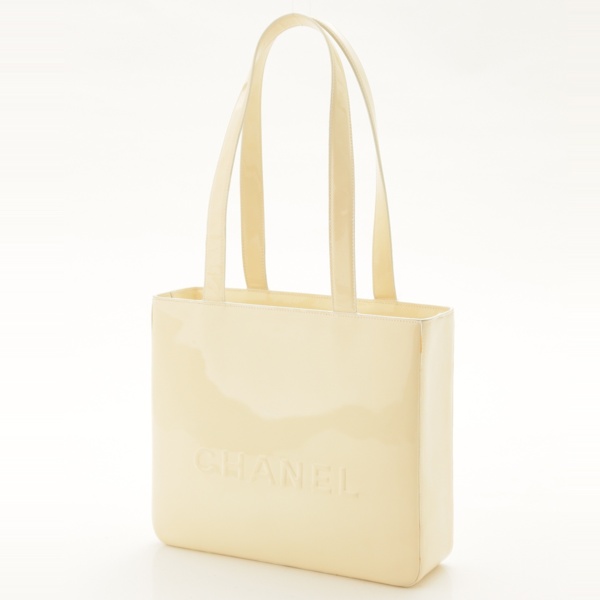 シャネル(Chanel) ロゴ パテントレザー エナメル トートバッグ 6番台