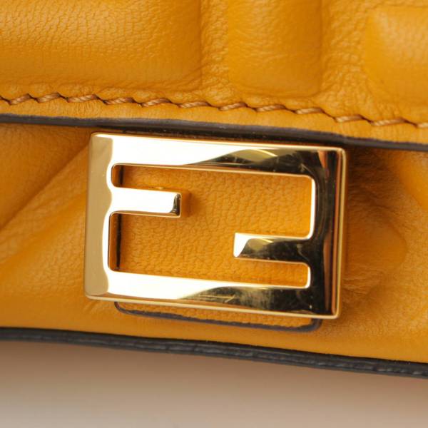 フェンディ(Fendi) ナノ バゲット レザー キーリング チェーン付き