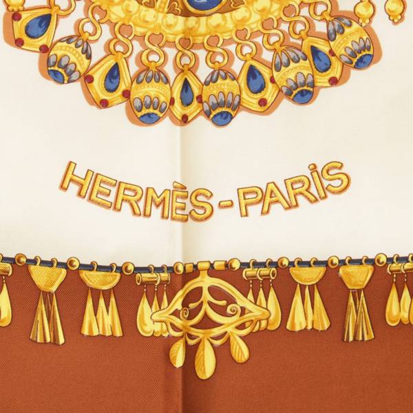 エルメス(Hermes) カレ90 シルクスカーフ PARURES DES SABLES 砂漠の 