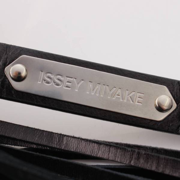 イッセイミヤケ(Issey miyake) メニーライン ダブルバックル ワイド