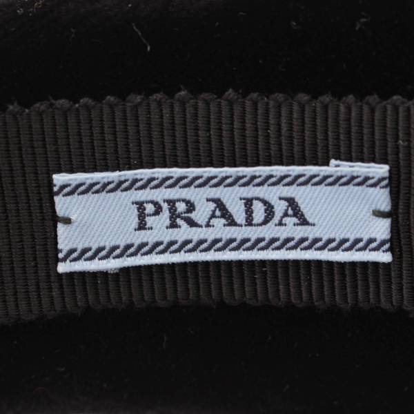 プラダ(Prada) トライアングルロゴ ベロア カチューシャ 1IH016