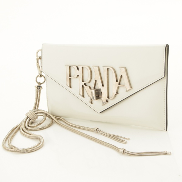 プラダ(Prada) ターンロック式 パテント クラッチバッグ ホワイト 中古