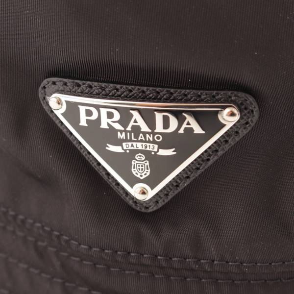プラダ(Prada) ナイロン バケット ハット 三角ロゴプレート 帽子
