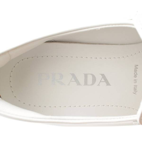プラダ(Prada) モノリス ロゴ ブラッシュドレザー ローファー 2DE129 ホワイト 37 中古 通販 retro レトロ