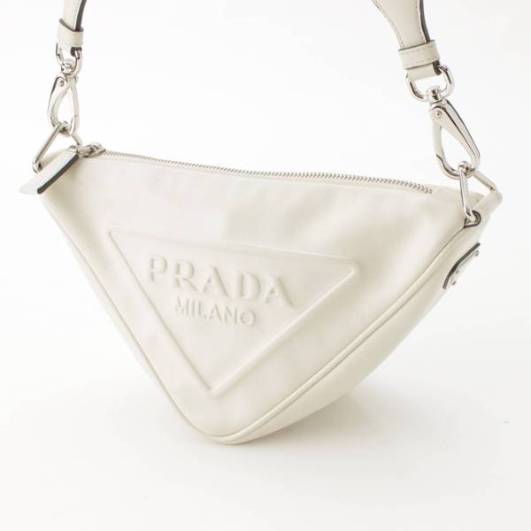 プラダ Prada ロゴエンボス トライアングル レザー ショルダーバッグ ...