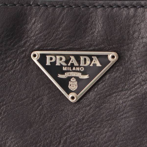 プラダ Prada ロゴ トライアングル プレート カーフレザー チェーンワンショルダーバッグ ブラック 中古 通販 retro レトロ