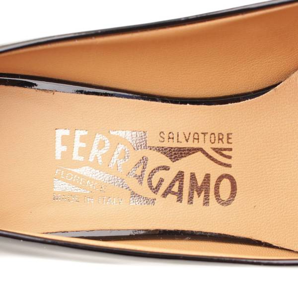 サルバトーレフェラガモ(Salvatore Ferragamo) ヴァラ エナメル