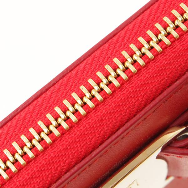 サルヴァトーレフェラガモ ヴァラリボン ラウンドファスナー 財布 ウォレットＨ約9cm